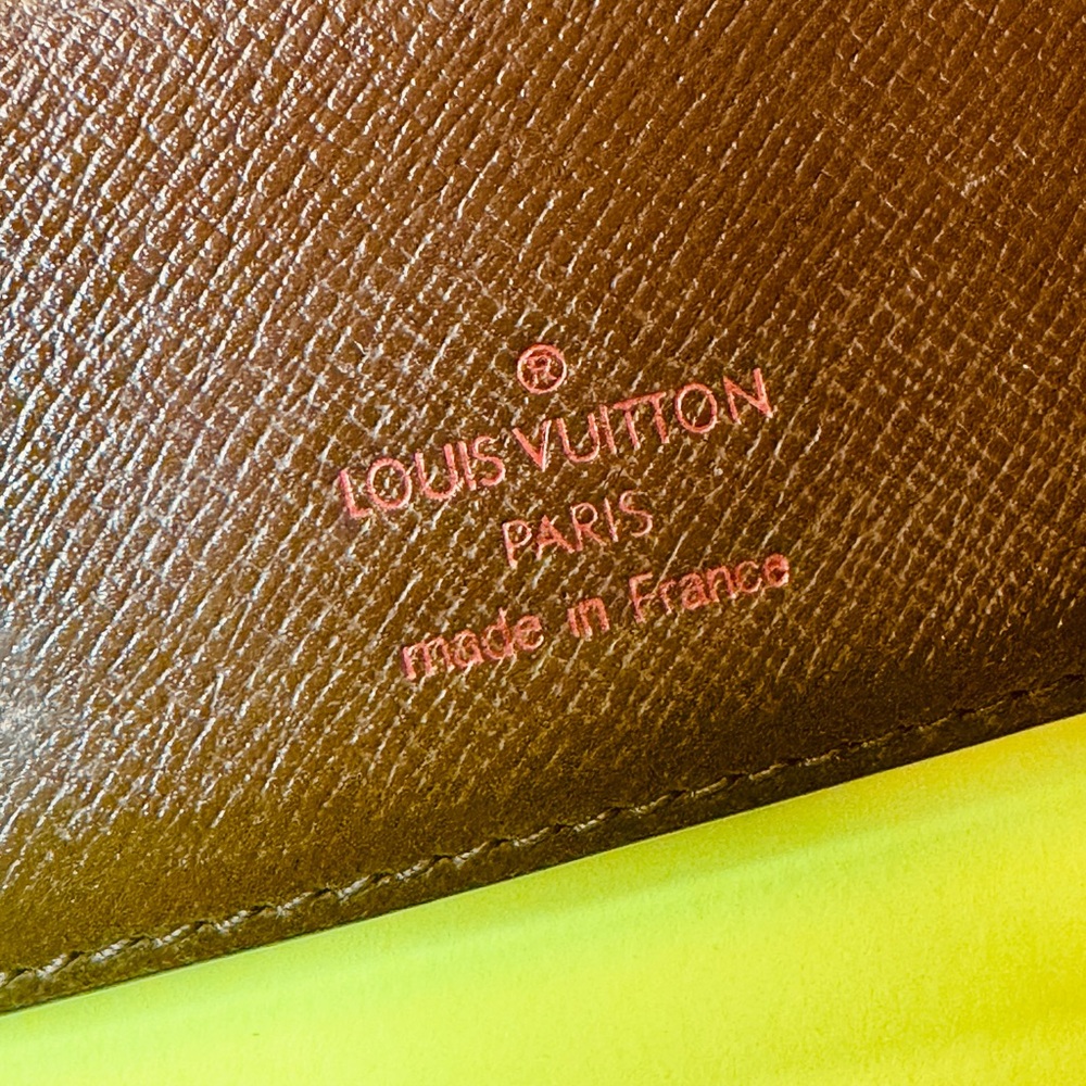 Louis Vuitton Damier set of 2  Brown Leather wallet 
1 for women and 1 for man. - Picture 6 of 15